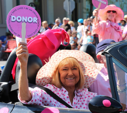 Marcie Waldron putting the call to action out for organ donors as her role as 2015 Sonoma Alcaldesa (Sarah Stierch, CC BY 4.0)
