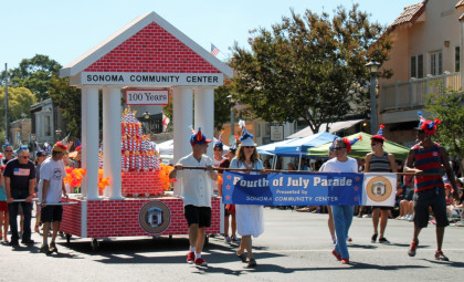 Sonoma Community Center's parade float during the 4th of July parade in Sonoma, California (Sarah Stierch, CC BY 4.0)