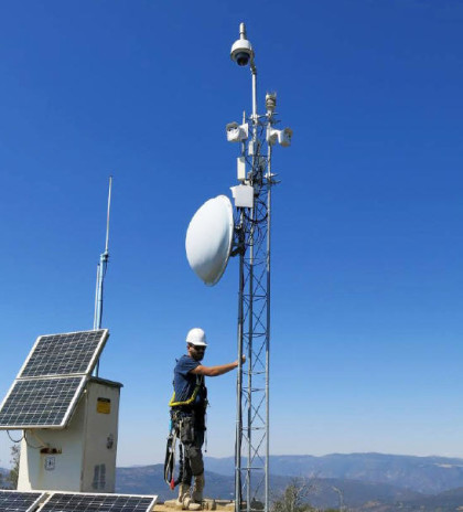 A fire camera, linked to a microwave tower for real-time observation, deployed in San Diego. 