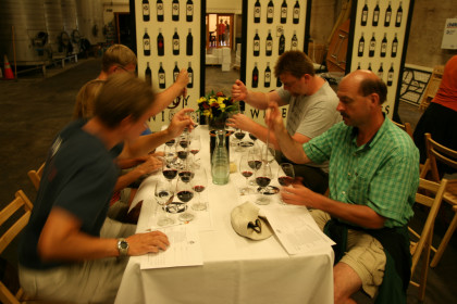 Wanna-be winemakers blending at Ravenswood (Photo: Bernt Rostad, CC BY 2.0)